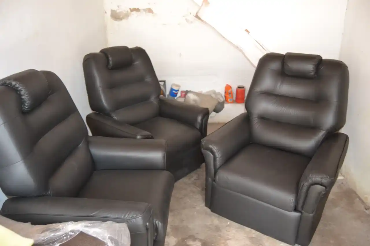 LELCEC donó sillones oncológicos al Hospital