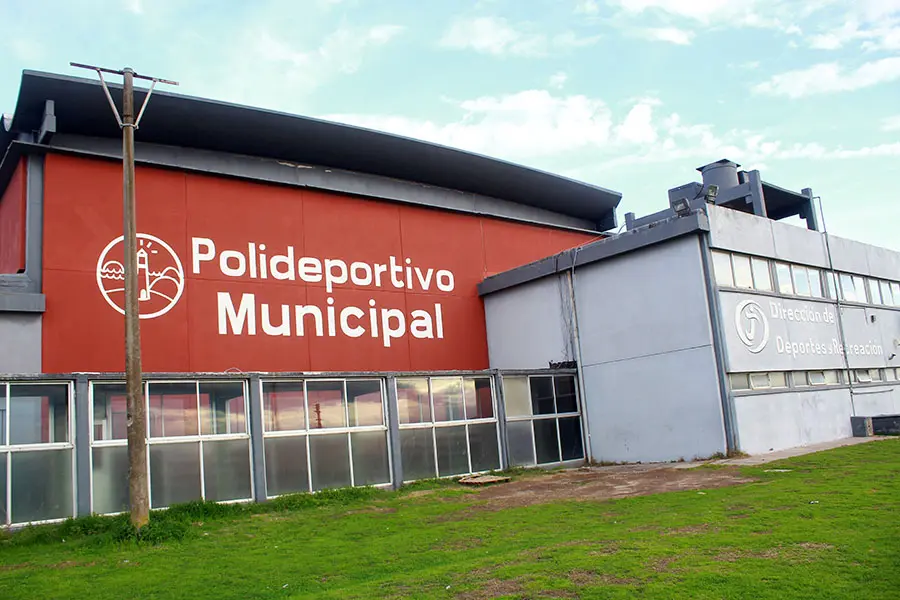 Buscan reactivar el proyecto del frontón en el polideportivo