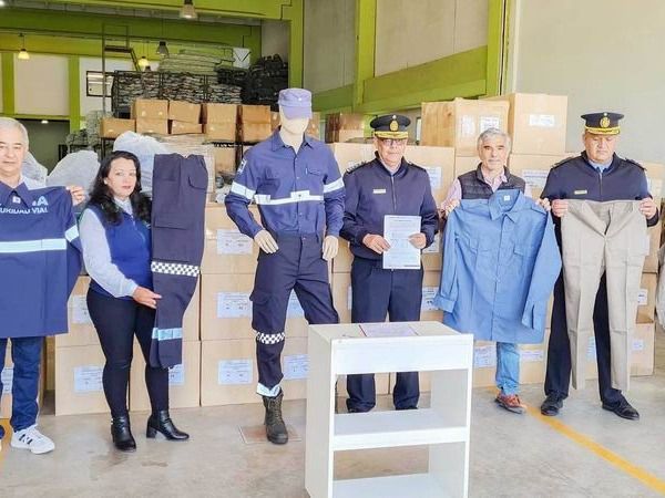 Fontex entregó uniformes a la
Policía de la provincia y a la UCPIM
