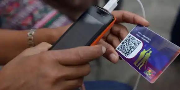 ¿Solución a los problemas? Maduro convertirá bonos de la Patria en salarios