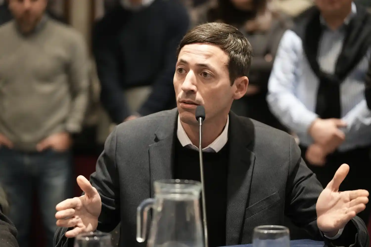 Ariel Bordaisco dialogó con la prensa cuando finalizó la sesión especial en el Senado.