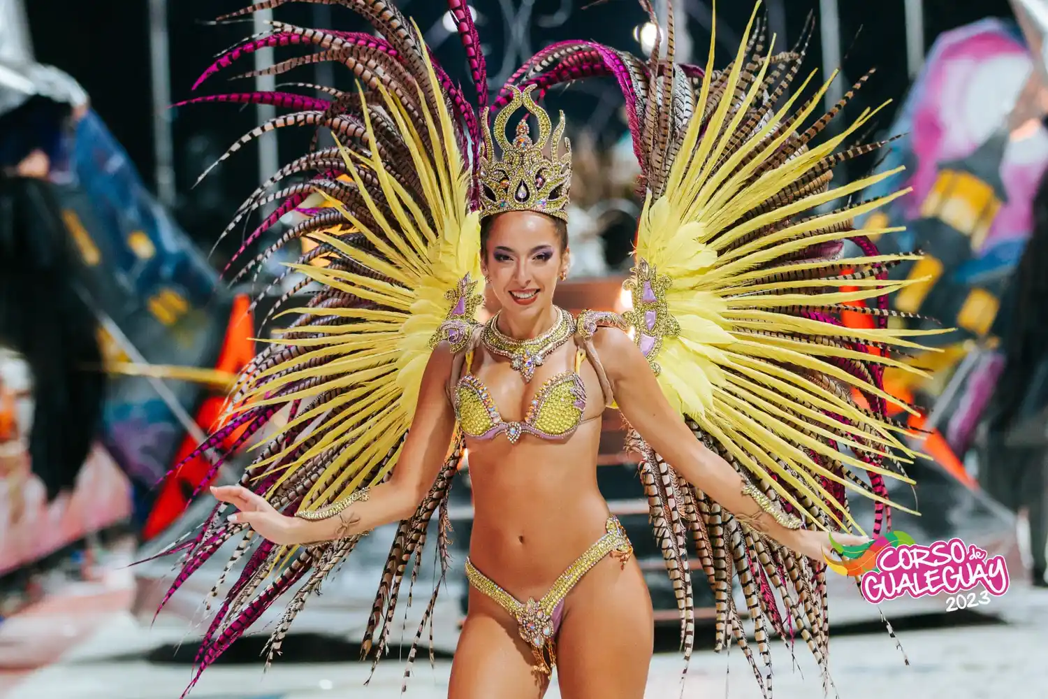 ¡Mucho color, ritmo, baile, espuma y alegría!