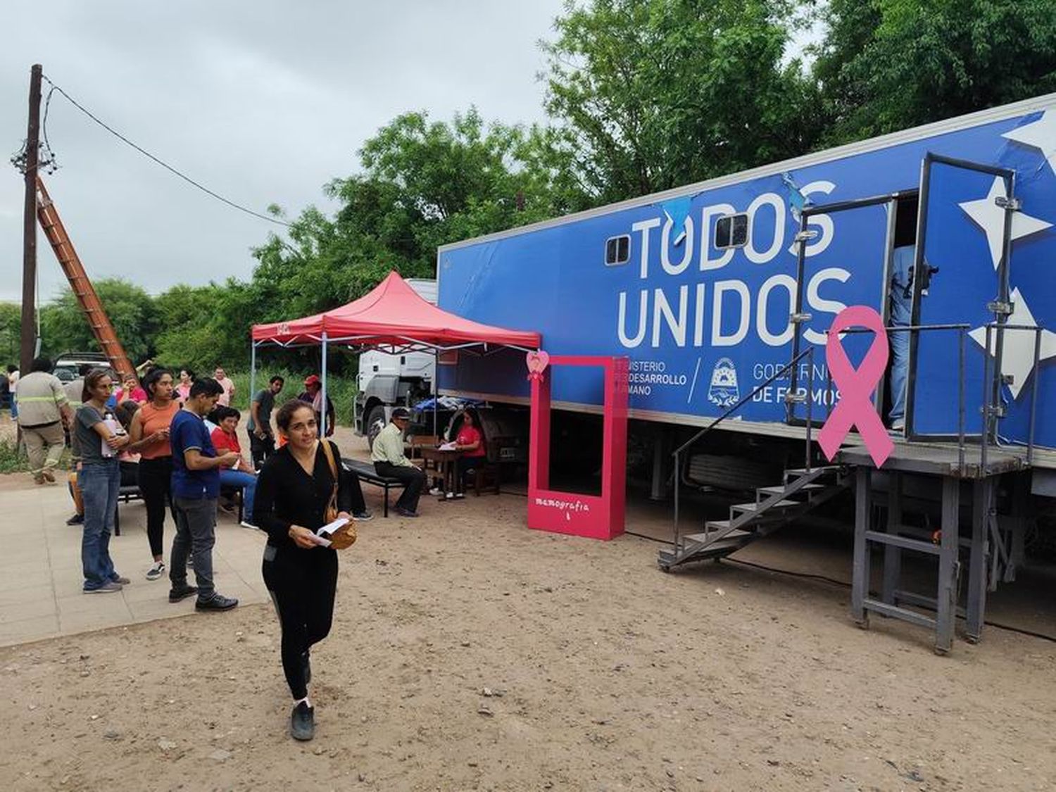 El Gobierno realiza un operativo de salud 
en comunidades aborígenes de Las Lomitas