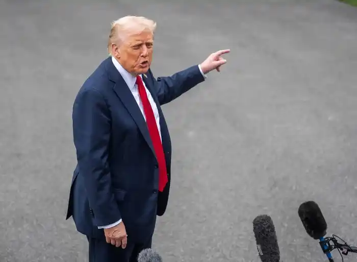 Trump y Clinton aparecen en una nueva tanda de fotos del patrimonio de Epstein