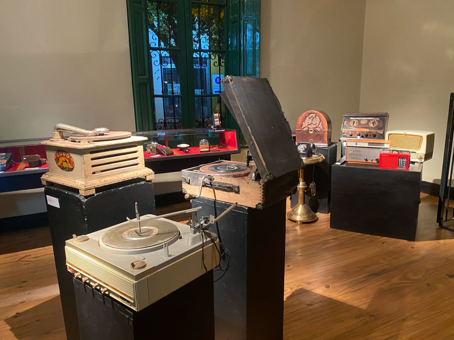 Parte de la muestra exhibida en Maipú 966.