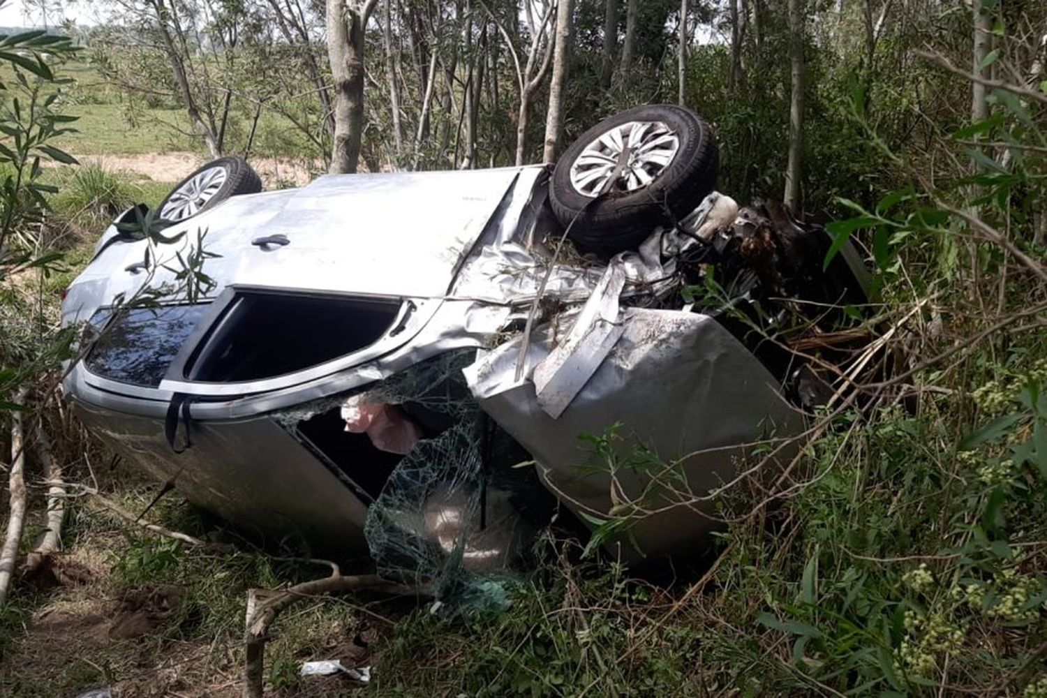 Tremendo choque y vuelco en la Ruta 12: internaron a una pareja