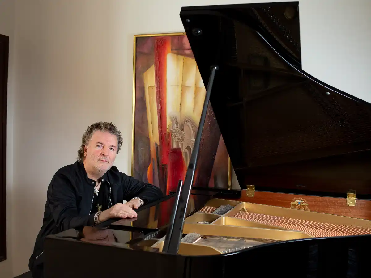 Miguel Mateos: "Me siento afortunado de ser un artista popular, querido y respetado"   