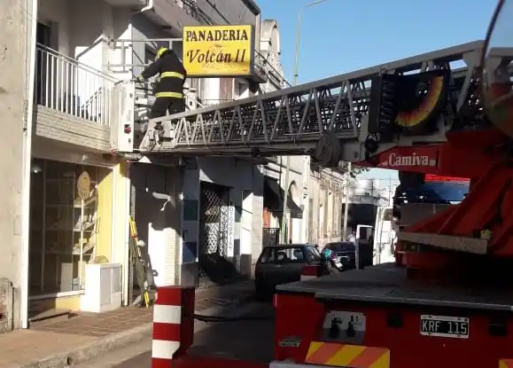 Los Bomberos trabajaron en el rescate de un hombre en pleno centro