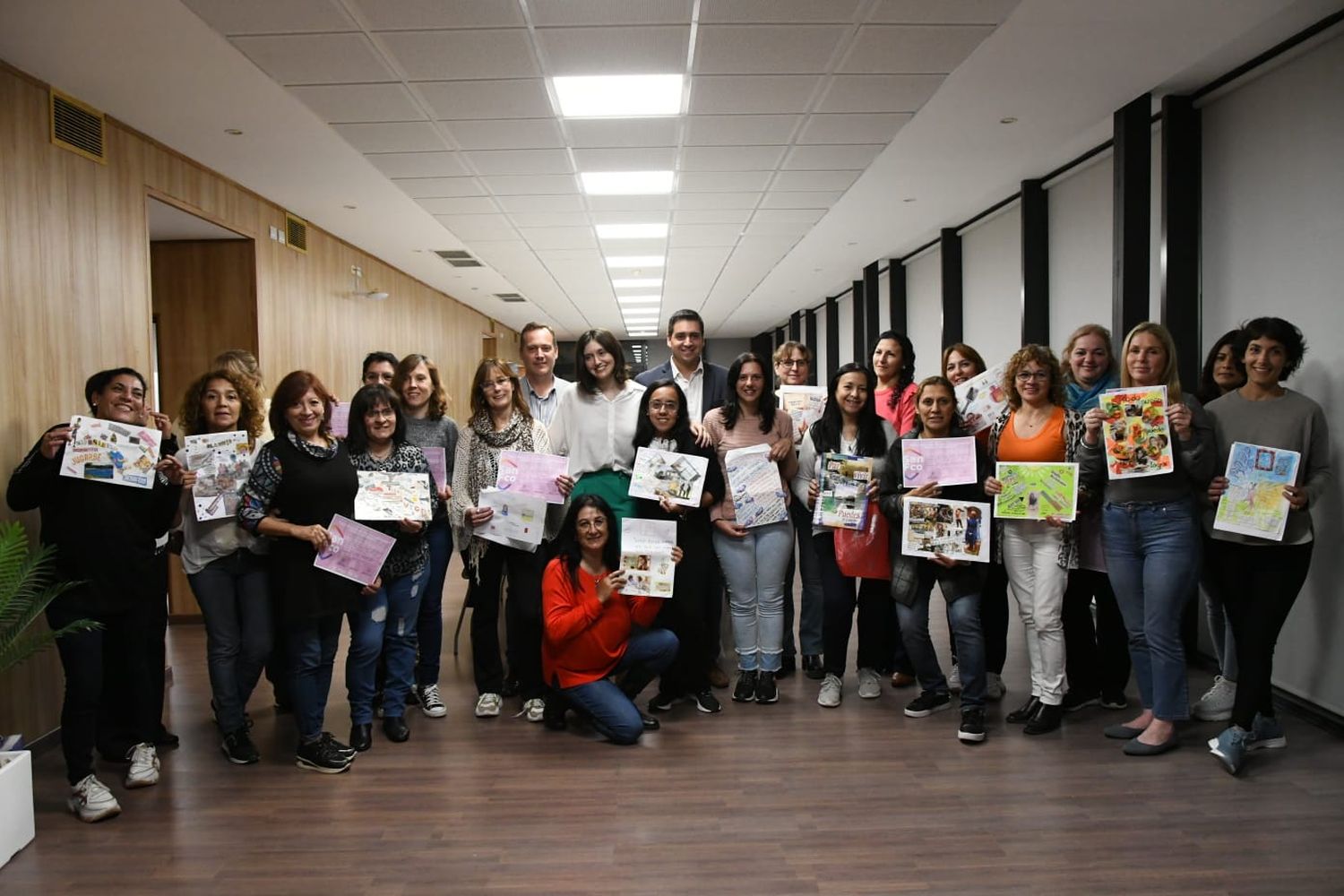 Las participantes del taller recibieron sus certificados.