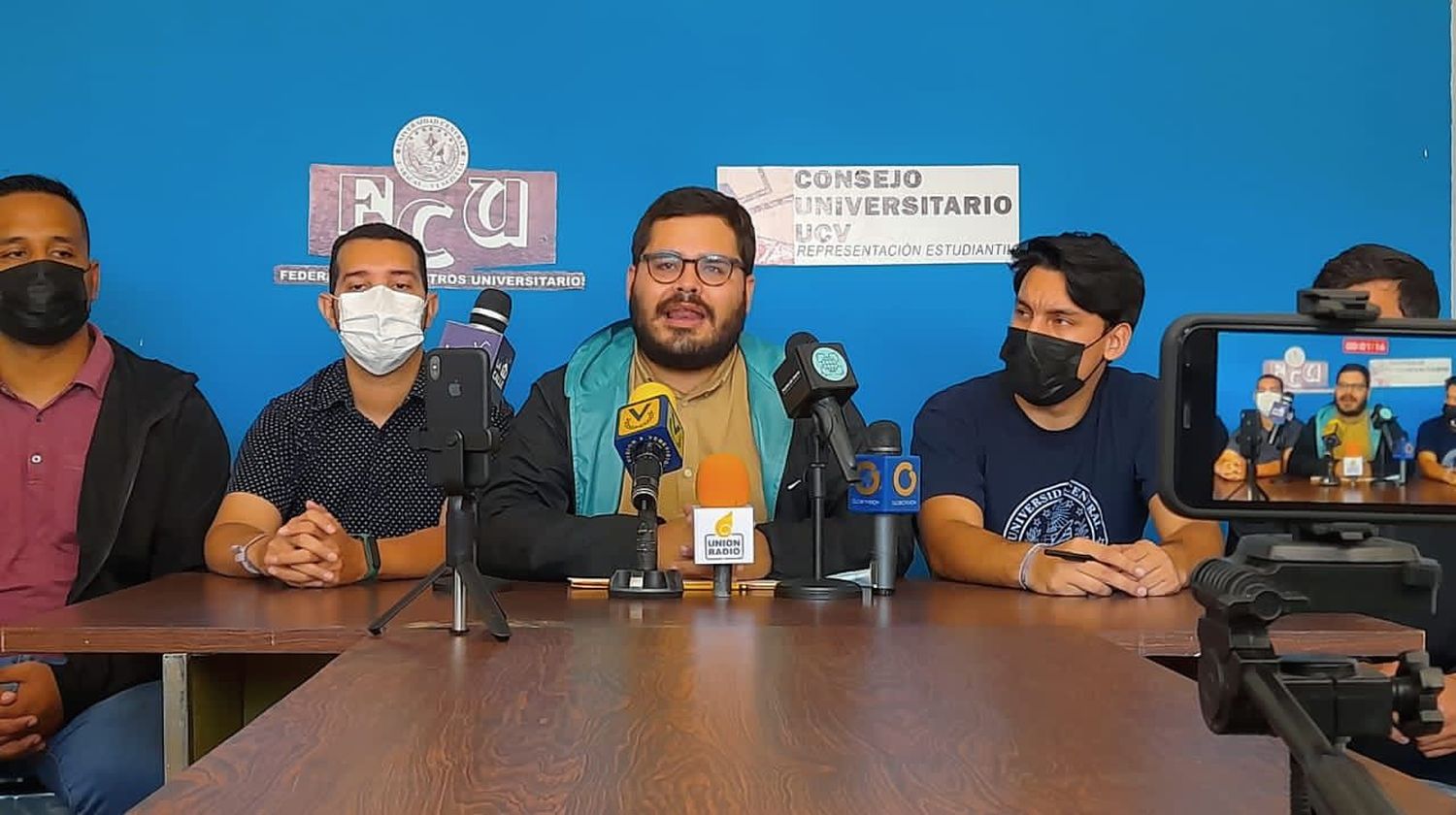 Estudiantes NO PERMITIRÁN que Maduro MILITARICE la UCV
