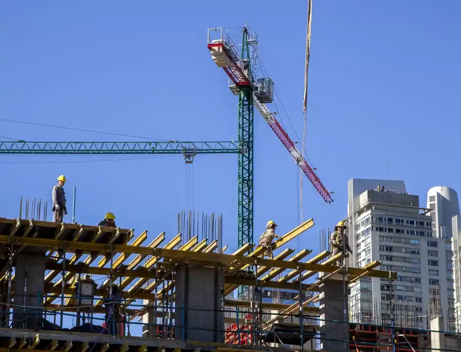 La industria y la construcción volvieron a ubicarse en terreno negativo en abril