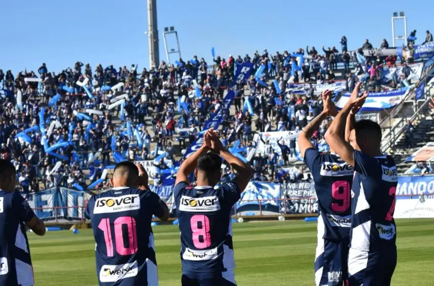 Alvarado no pudo ganar en el reencuentro con su gente