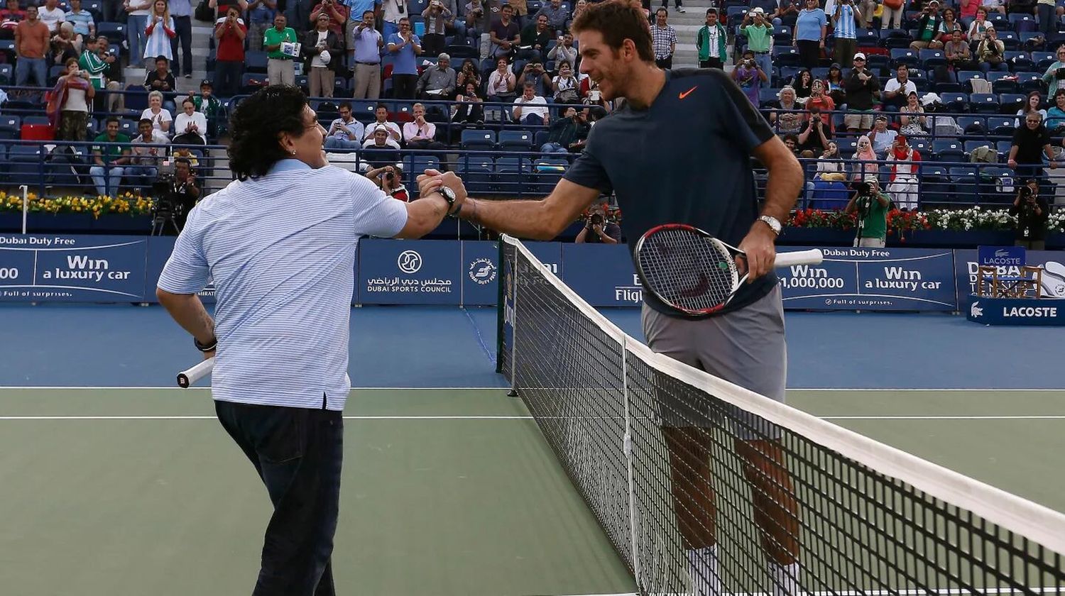 Maradona y Del Potro en un peloteo en 2013, en Emiratos Árabes Unidos (Foto: AP).