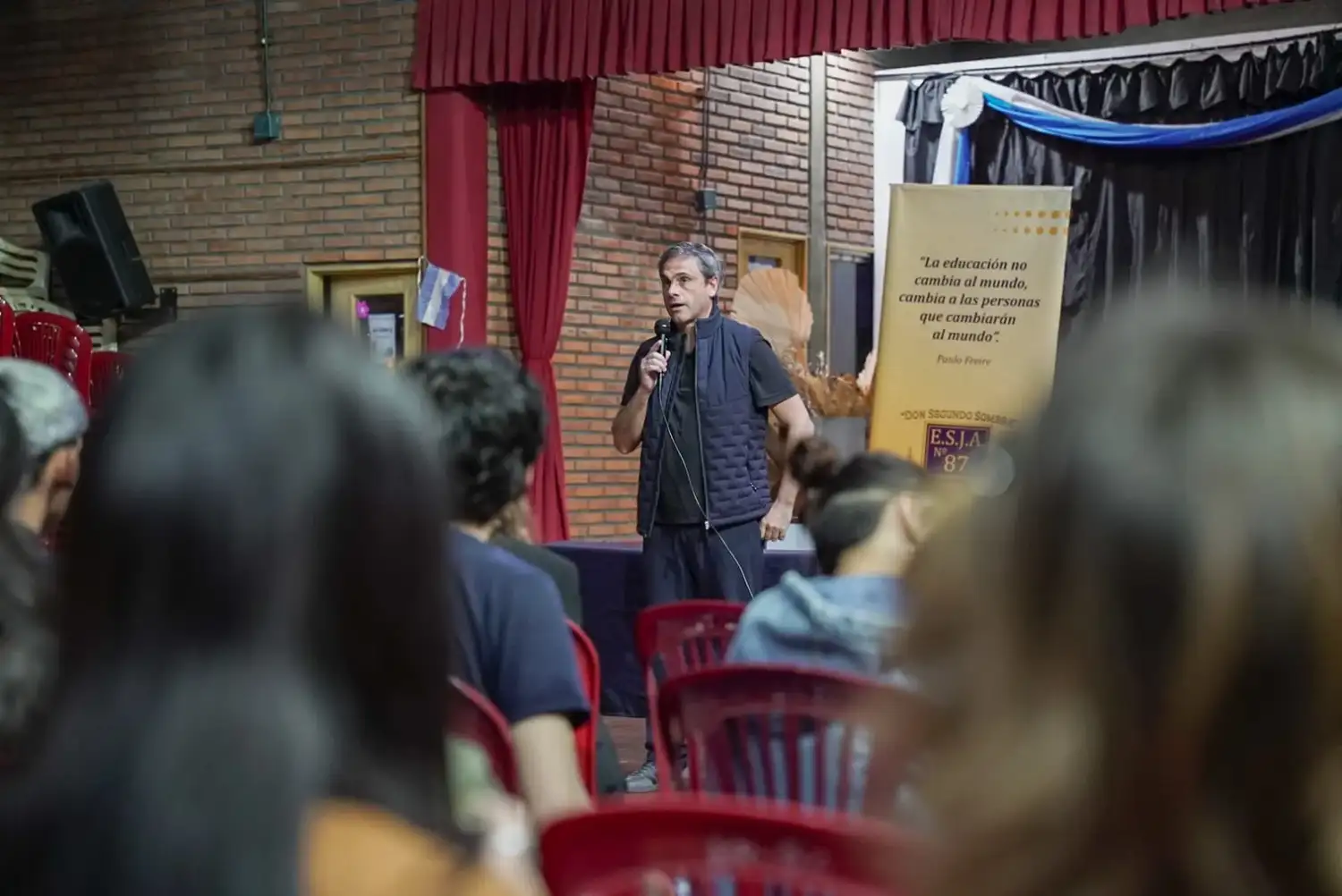 Cruce entre Guillermo Michel y la Directora Departamental de Escuelas: "Me quiso prohibir el ingreso"