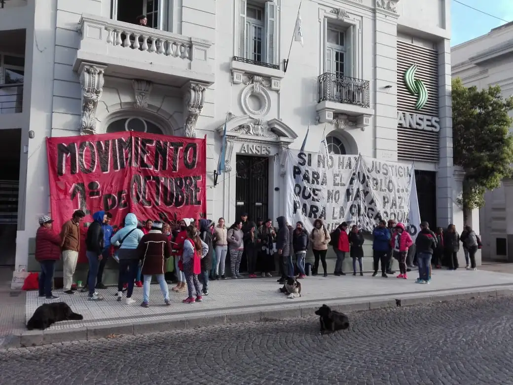 El Movimiento 1 de Octubre bloqueó el acceso a la Regional de Anses