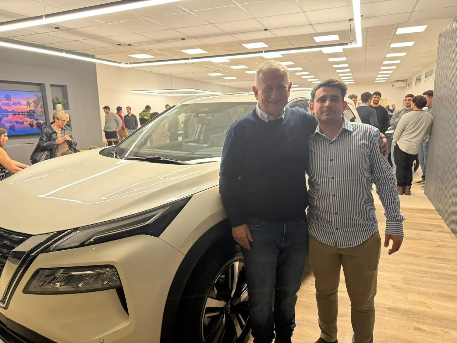 Fabián Enrique André, junto a su hijo Ramiro, en la inauguración de la nueva concesionaria