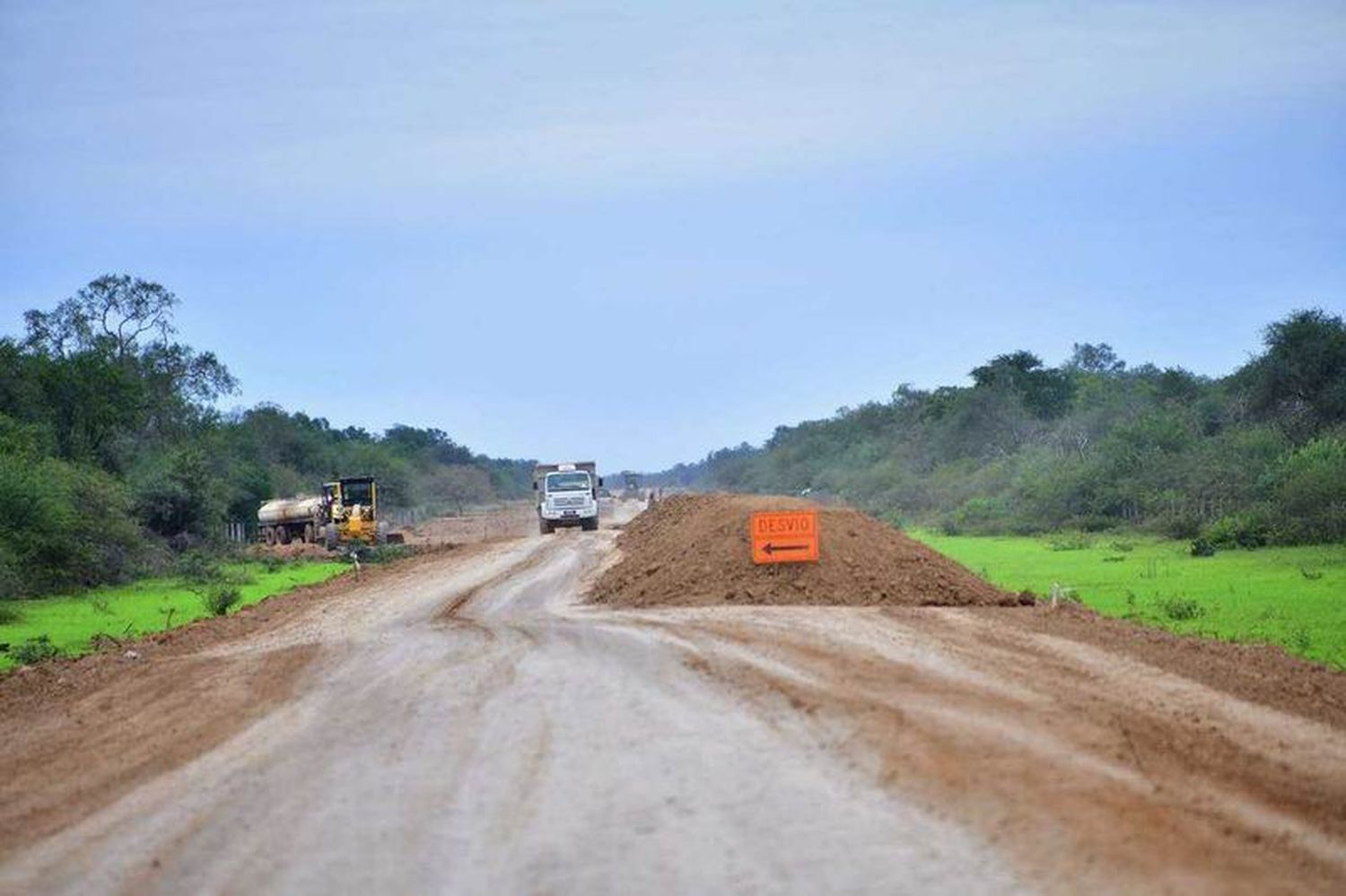 Avanza obra de estabilizado granular para
el camino que une Fraga con El Chorro