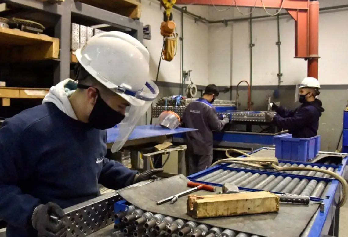 La actividad económica cayó 2,6% interanual en febrero
