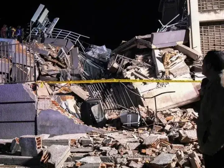 Los terremotos provocaron más de 1,2 millones de toneladas de escombros.