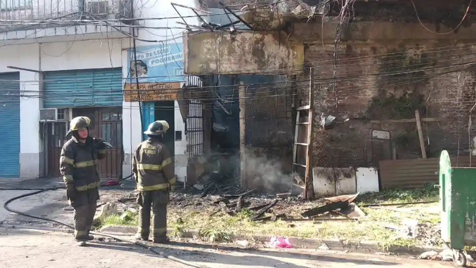 Se incendió una casa y los vecinos denuncian que fue intencional