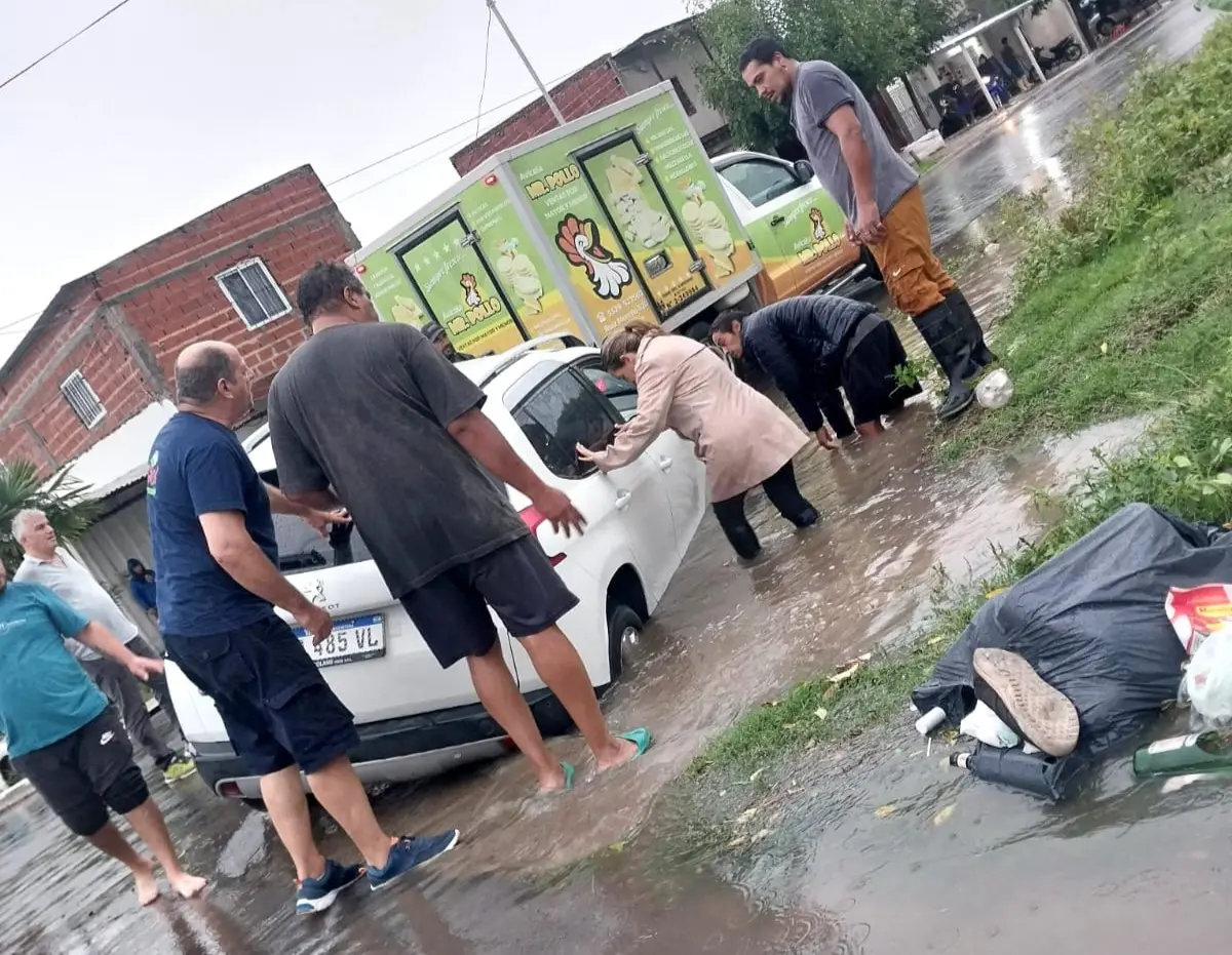 La abogada despistó y cayó en una cuneta anegada cuando conducía hacia su trabajo en el CIC.