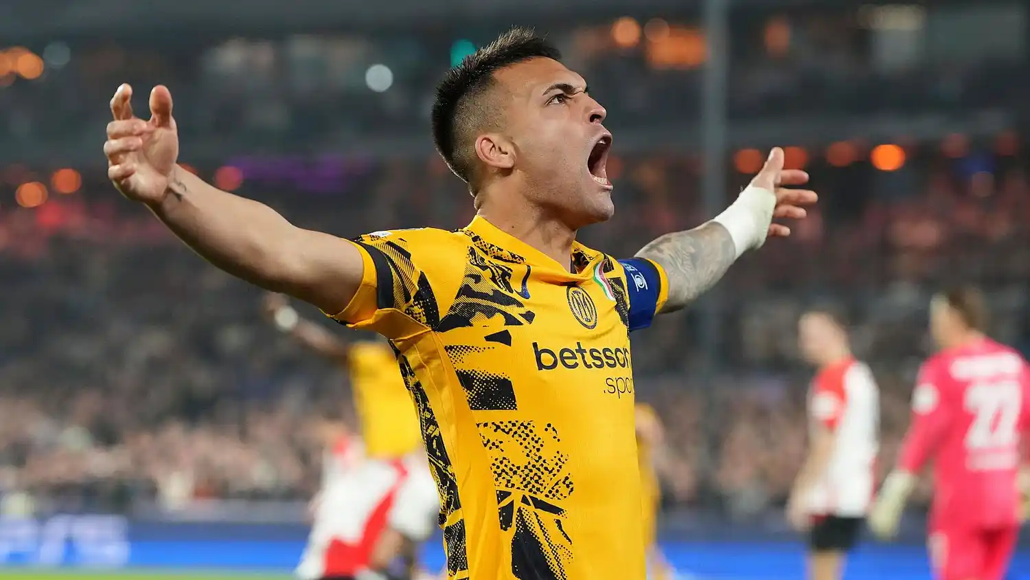 Lautaro Martínez convirtió el 2-0 de Inter sobre Feyenoord e hizo historia
