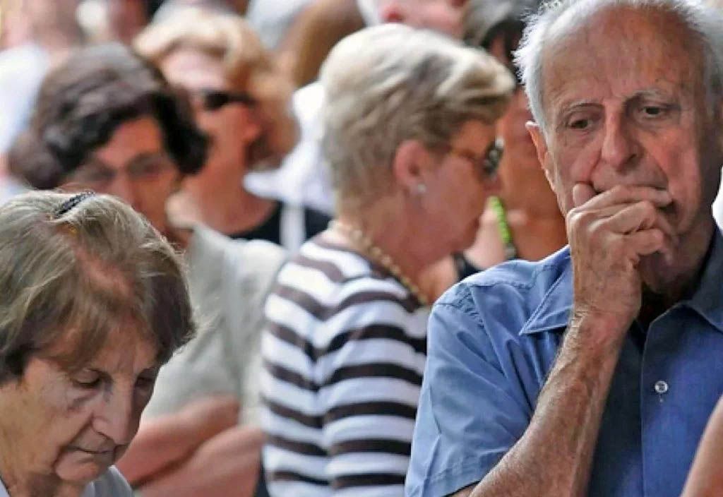 El Gobierno recortó la entrega de medicamentos gratuitos a jubilados de PAMI