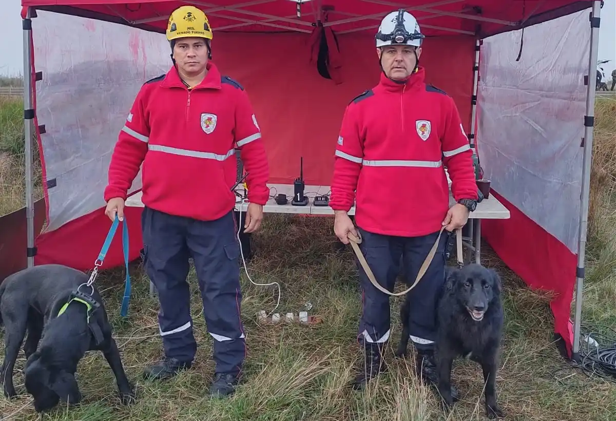 Manuel Bracco y Walter Barbieri junto a Cooper y Milo en Corrientes.