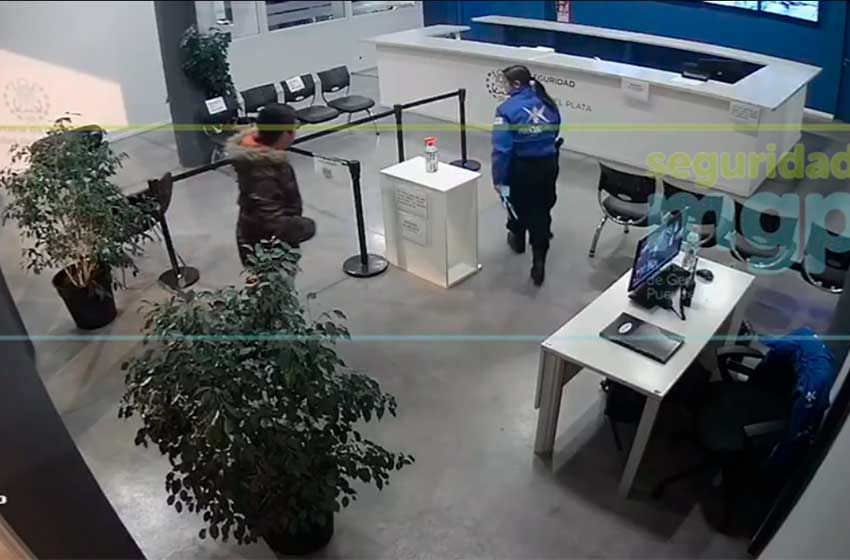 Video: rompió la cuarentena para entregarse ante la Justicia
