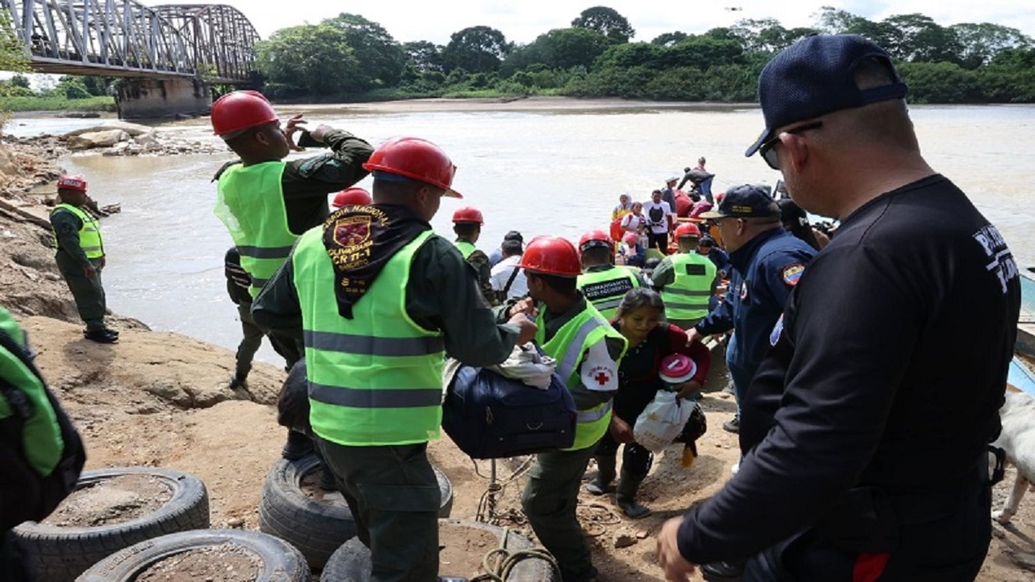 El Gobierno sigue atendiendo a DESPLAZADOS de la violencia en el CATATUMBO (+Fotos)