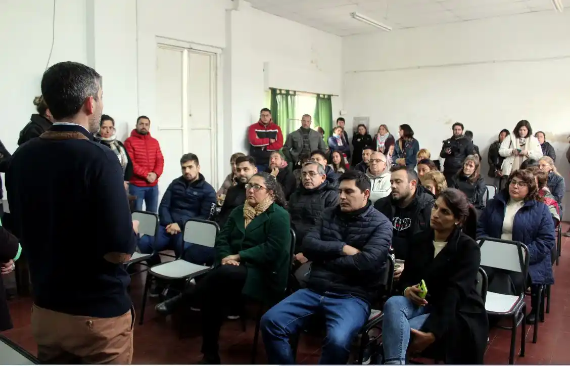 Se entregaron 50 pases a planta a personal auxiliar de educación