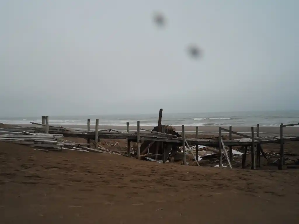 Derrumbaron el parador Sol y Mar de Reta