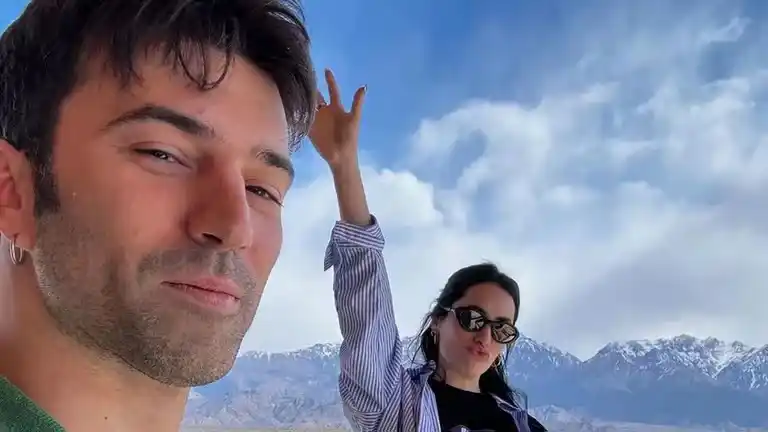 En pareja. Pedro Rosemblat y Lali de viaje por Mendoza