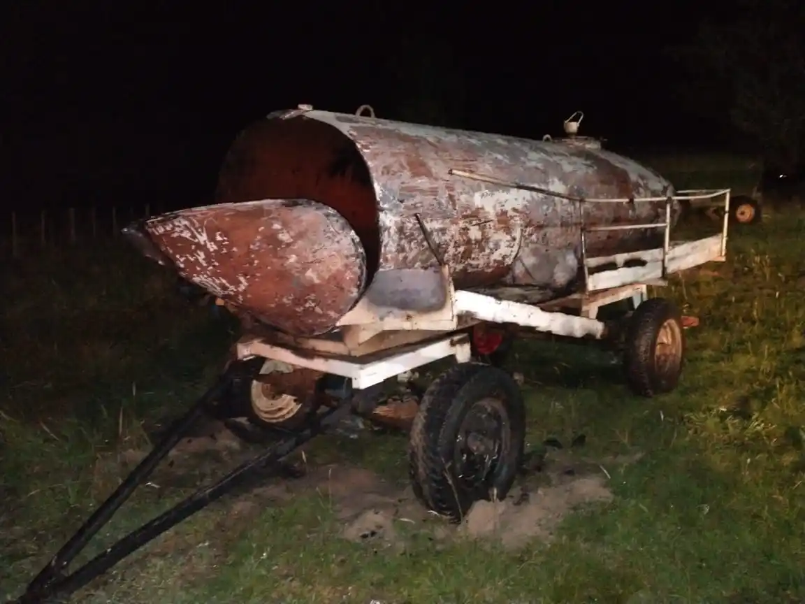 Un transporte de combustible fue consumido por las llamas