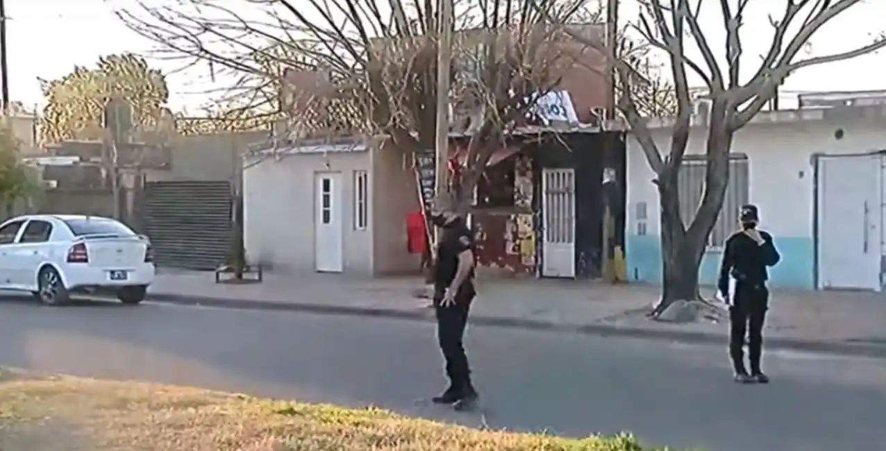 Acribillaron a un hombre en la puerta de un kiosko