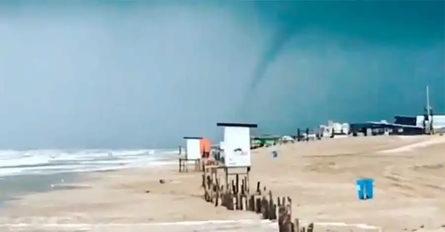 Las "trombas marinas" azotan a Pinamar
