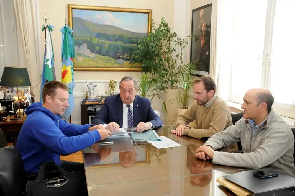 Firma de contrato para obras en Villa del Parque y Brisas del Lago