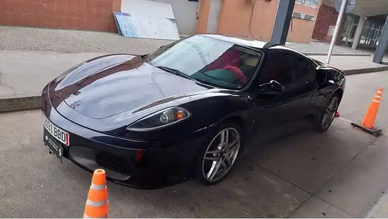 Incautaron una Ferrari con patente española de un ex arquero de la Selección Argentina