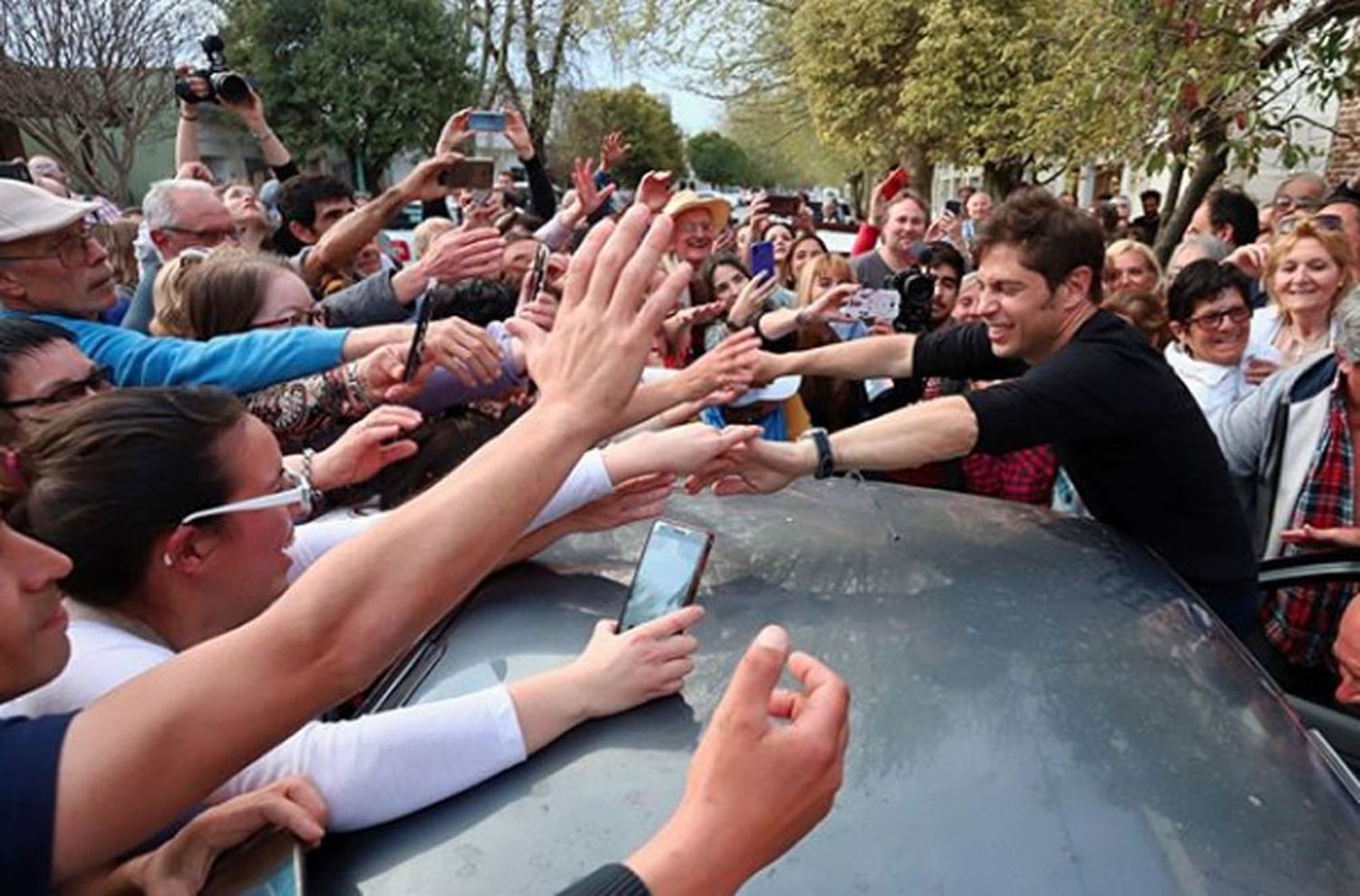 ¿En cuántos autos viaja Kicillof para sus actividades de campaña por la Provincia de Buenos Aires?