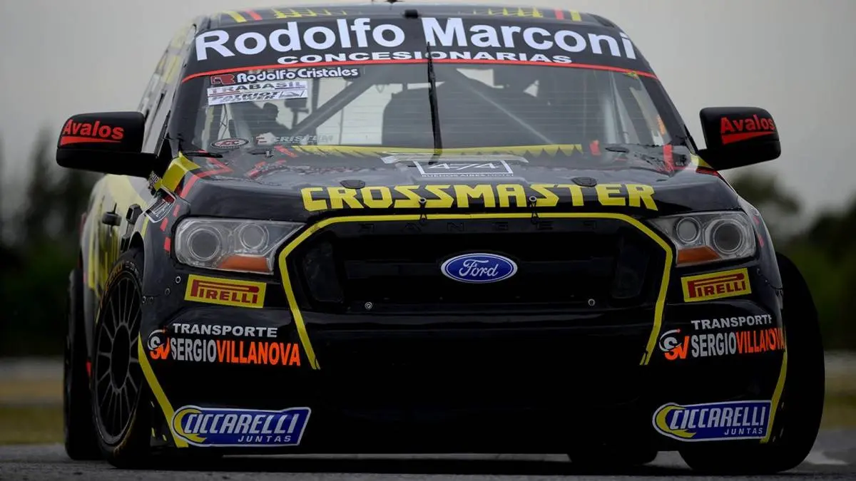 A los 56 años, el "Gurí" Omar Martínez se consagró campeón del TC Pick Up