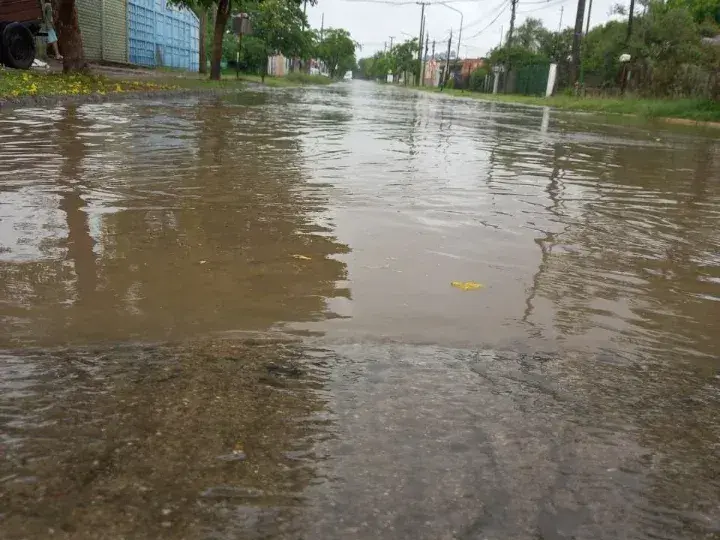 Tras el temporal en Rafaela, vecinos reclamaron por calles anegadas y problemas para circular