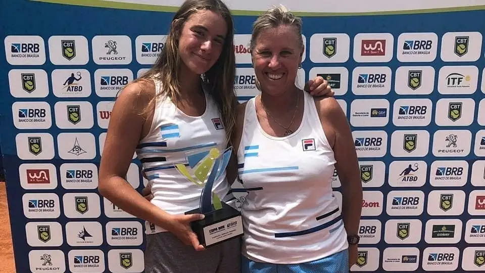 Solana Sierra junto a Bettina Fulco.