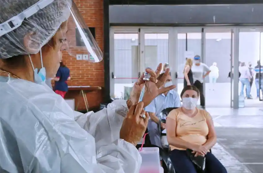 Afirman que se está duplicando la aplicación diaria de vacunas en Rosario y la provincia