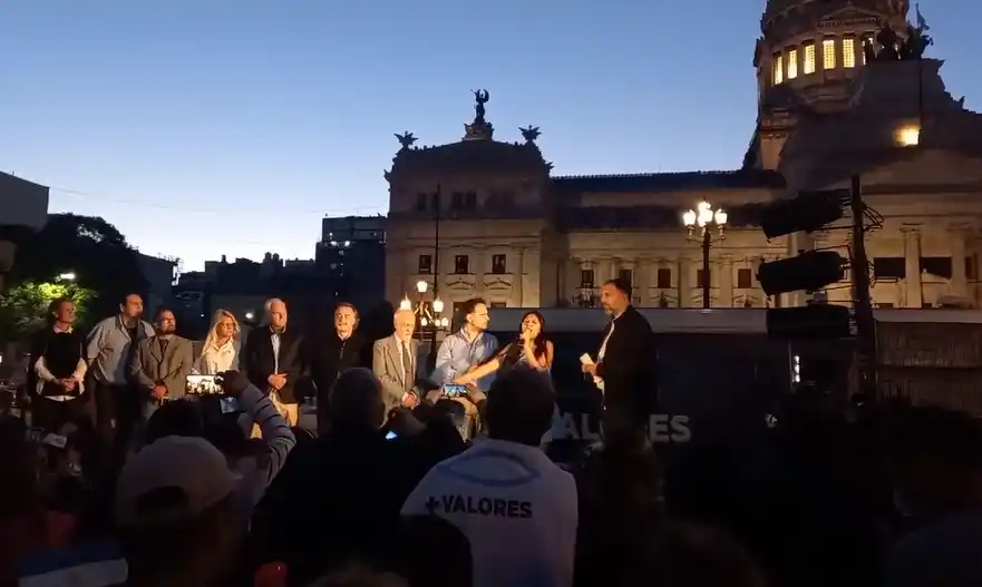 Elecciones 2021: Hotton encabezó el acto de cierre frente al Congreso con fuerte impronta "anti aborto"