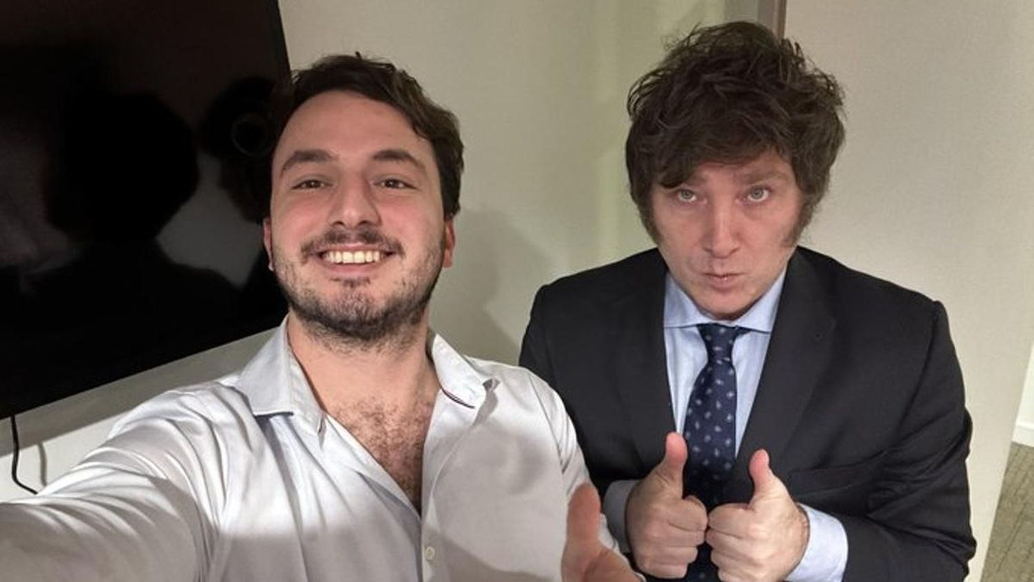 Agustín Romo, junto a Javier Milei