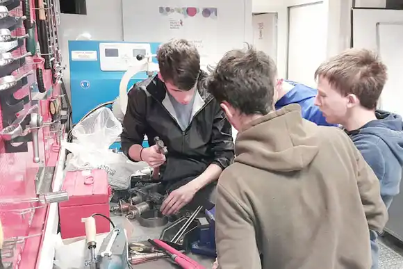 Unas 70 instituciones de Educación Técnica recibirán aportes para fortalecer los recursos de sus espacios formativos