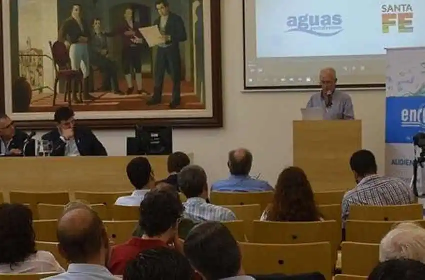 Lamberto pidió tarifas que permitan «el acceso a todos los santafesinos al agua potable»