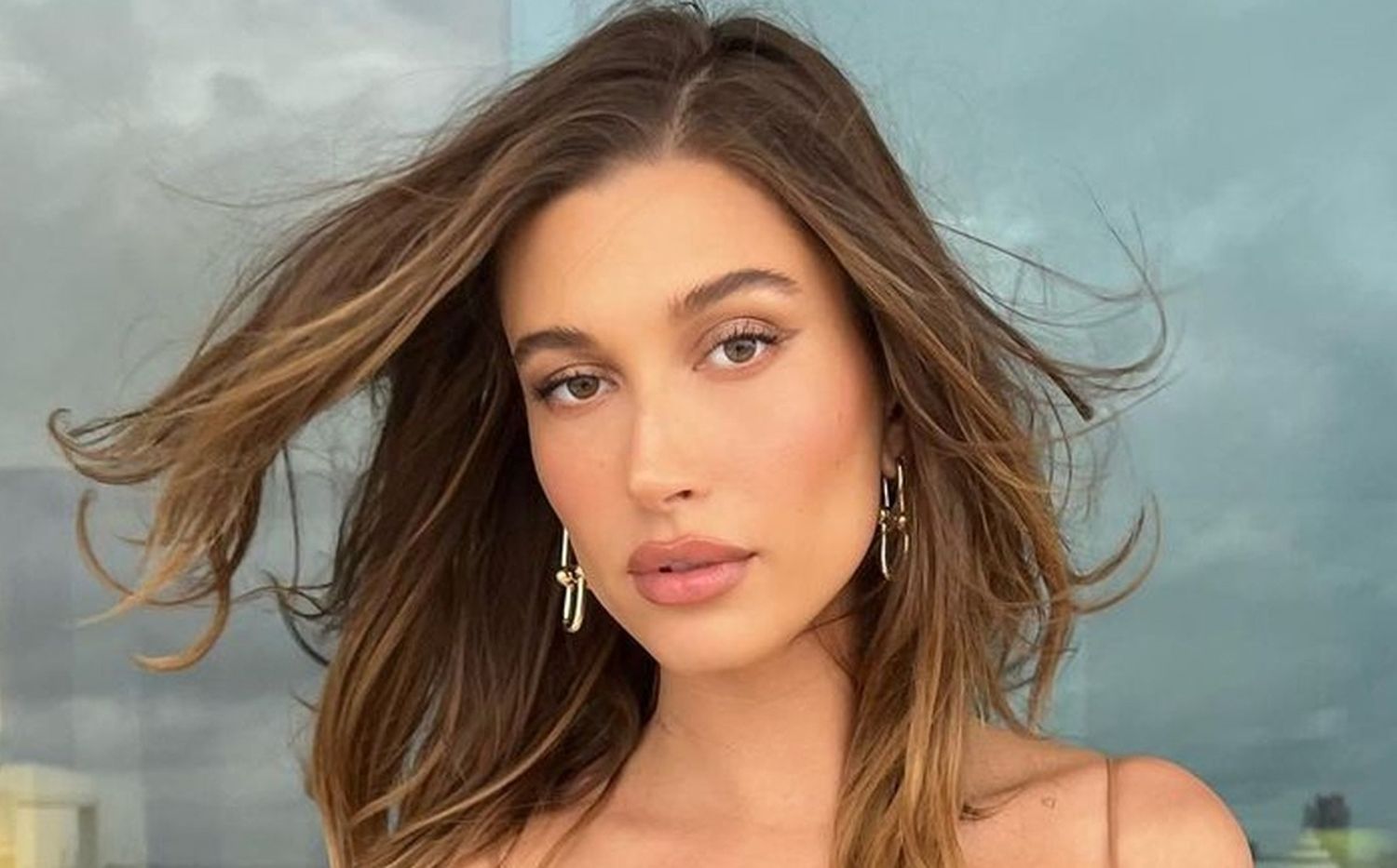Hailey Baldwin, esposa de Justin Bieber, fue hospitalizada por un coágulo cerebral