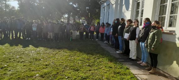 Padres de la Secundaria 13 se autoconvocaron porque 11 niños podrían ser desvinculados por falta de trans