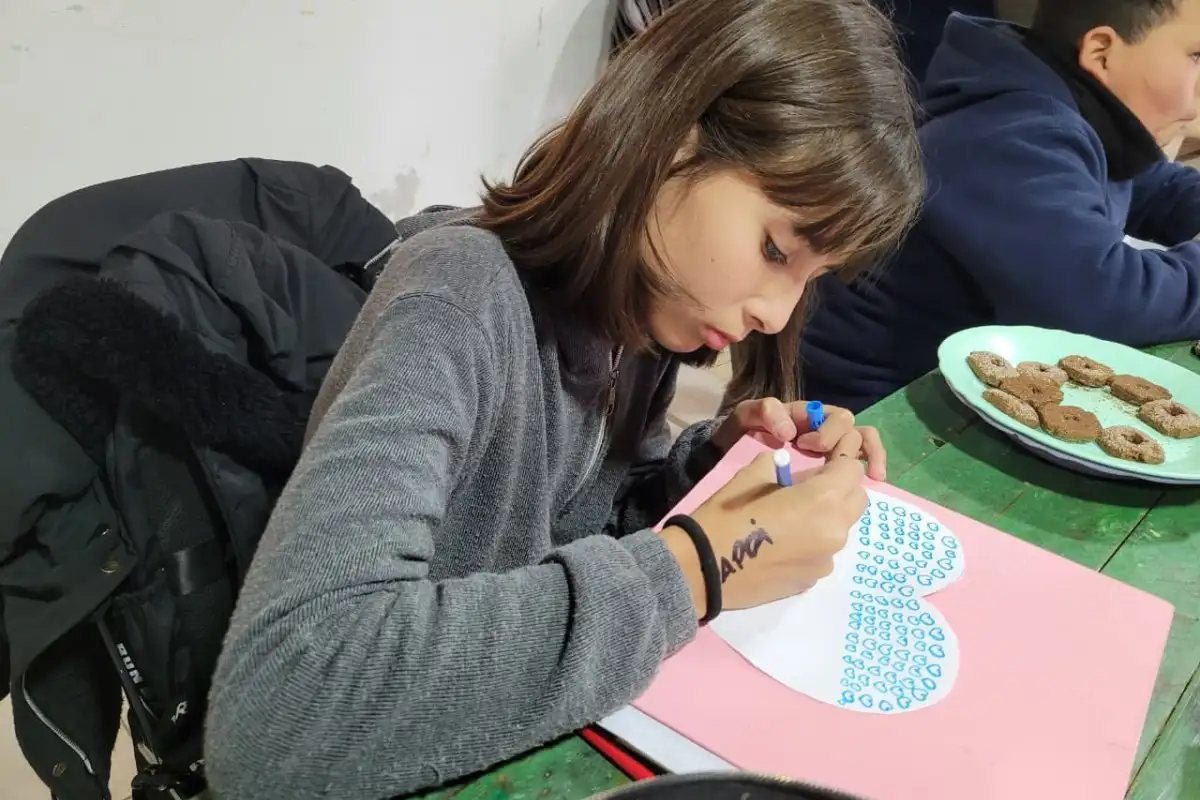 Brindan apoyo escolar a estudiantes de diferentes barrios: a dónde ir de acuerdo a la zona